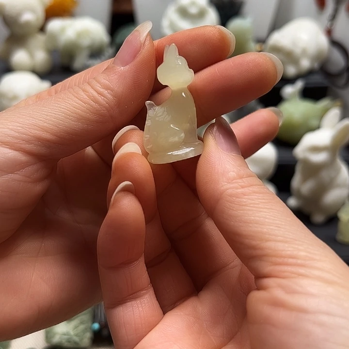 蛇纹石玉挂件未镶嵌土*