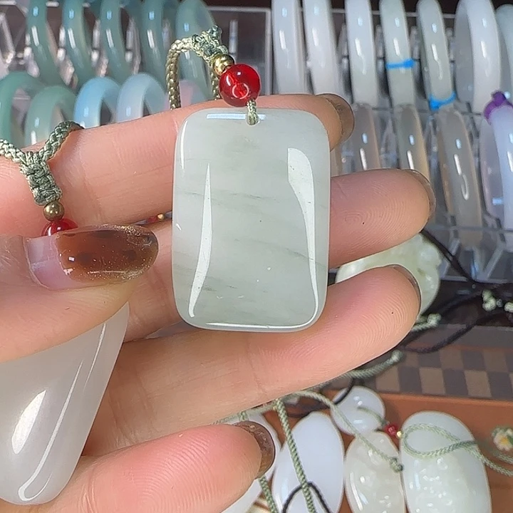 软玉未镶嵌颈饰冰透油亮软玉未镶嵌颈饰