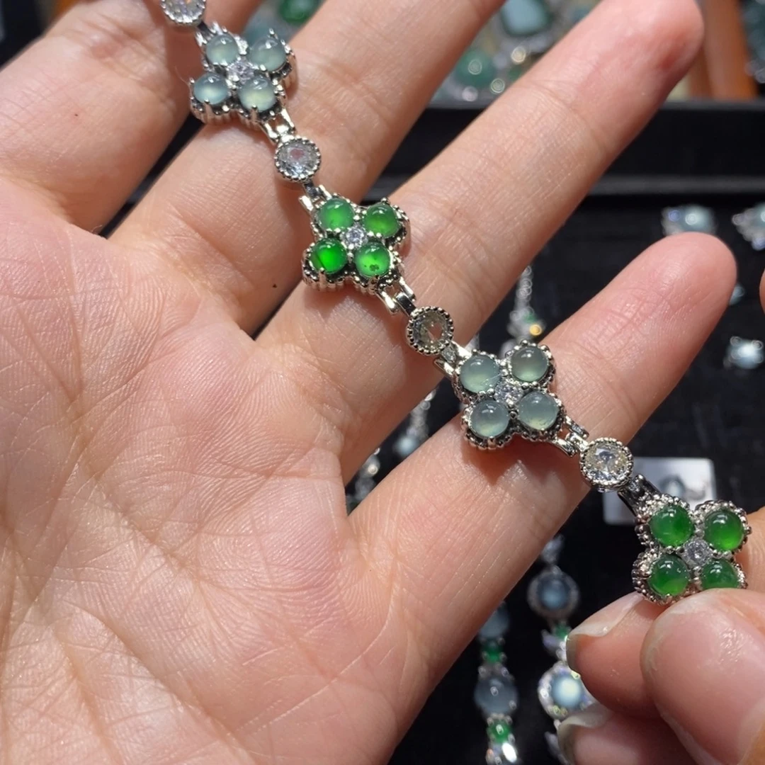 K***.翡翠未镶嵌颈饰翡翠