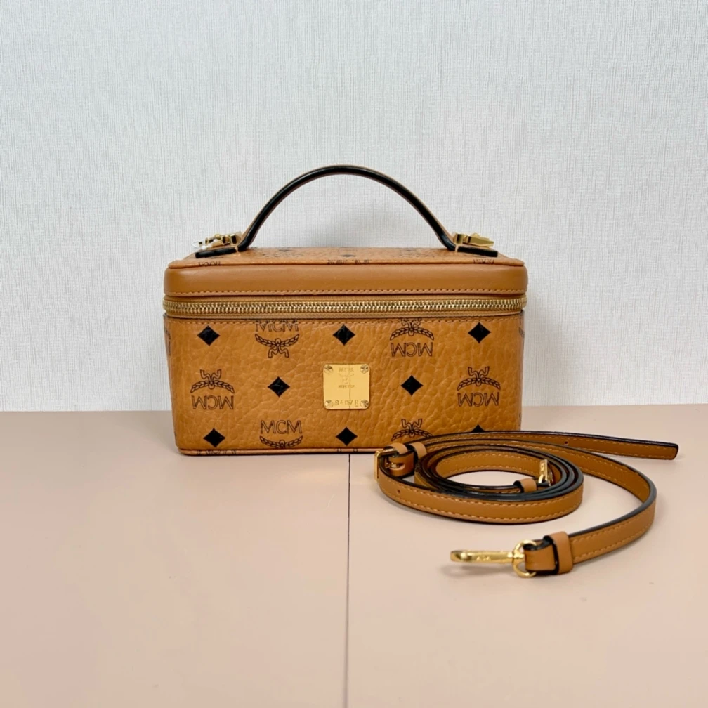 95新 MCM mcm干邑色硬盒子斜挎包cj6710