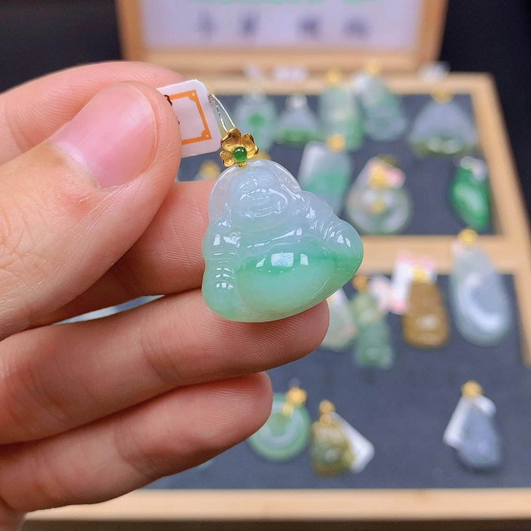 翡翠18K金镶嵌颈饰翡翠