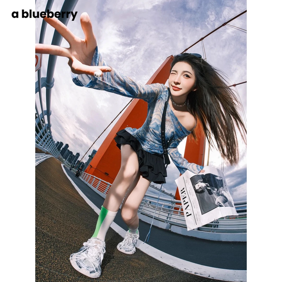 a blueberry蓝色扎染长袖T恤女夏季修身防晒圆领罩衫上衣BC100487