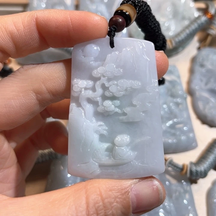 翡翠颈饰未镶嵌翡翠