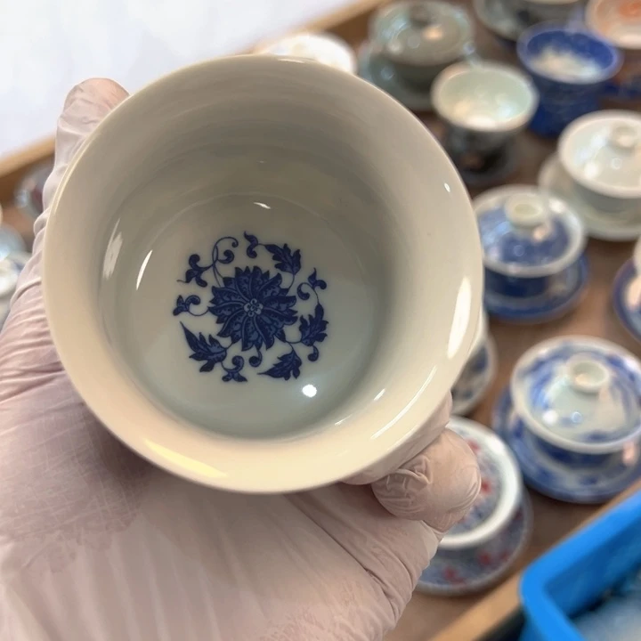 瓷片白青花缠枝莲马蹄主人杯