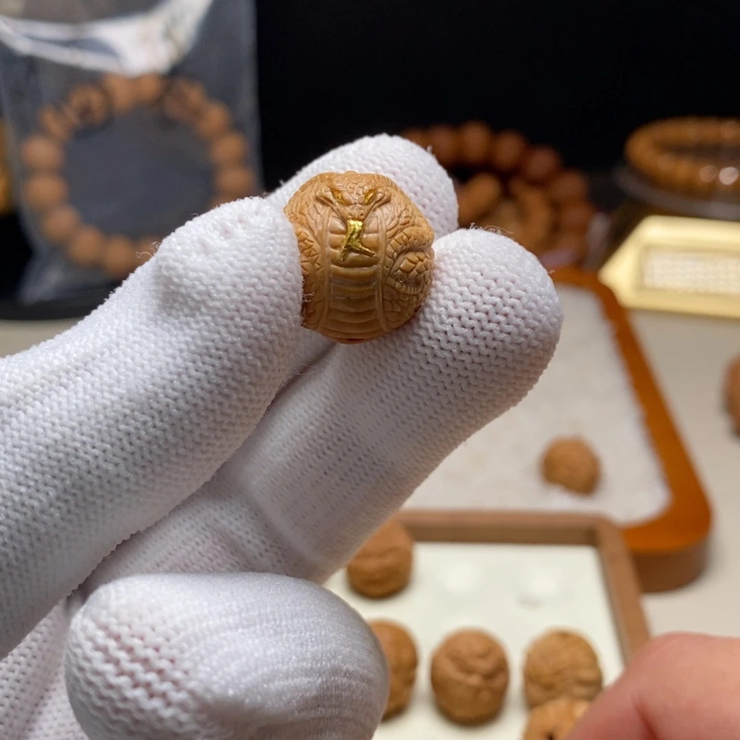 莱***茵猴头核桃吊坠猴头单颗灵蛇镶嵌