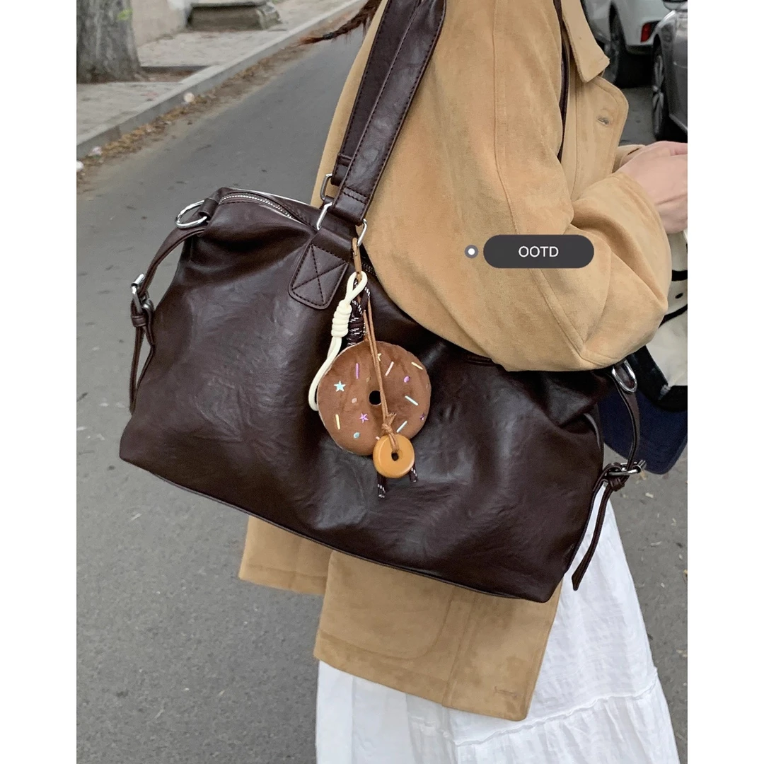 机车风包包女款爆款2025新款秋冬复古单肩包高级感大容量通勤包