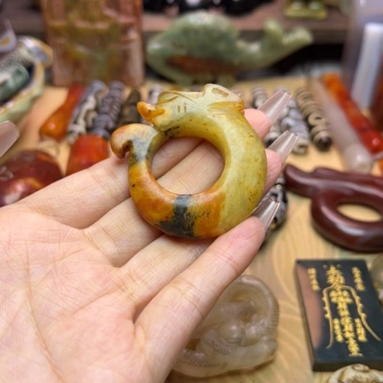 蛇纹石玉未镶嵌颈饰