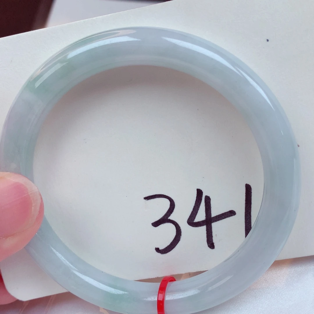 翡翠手镯未镶嵌翡翠