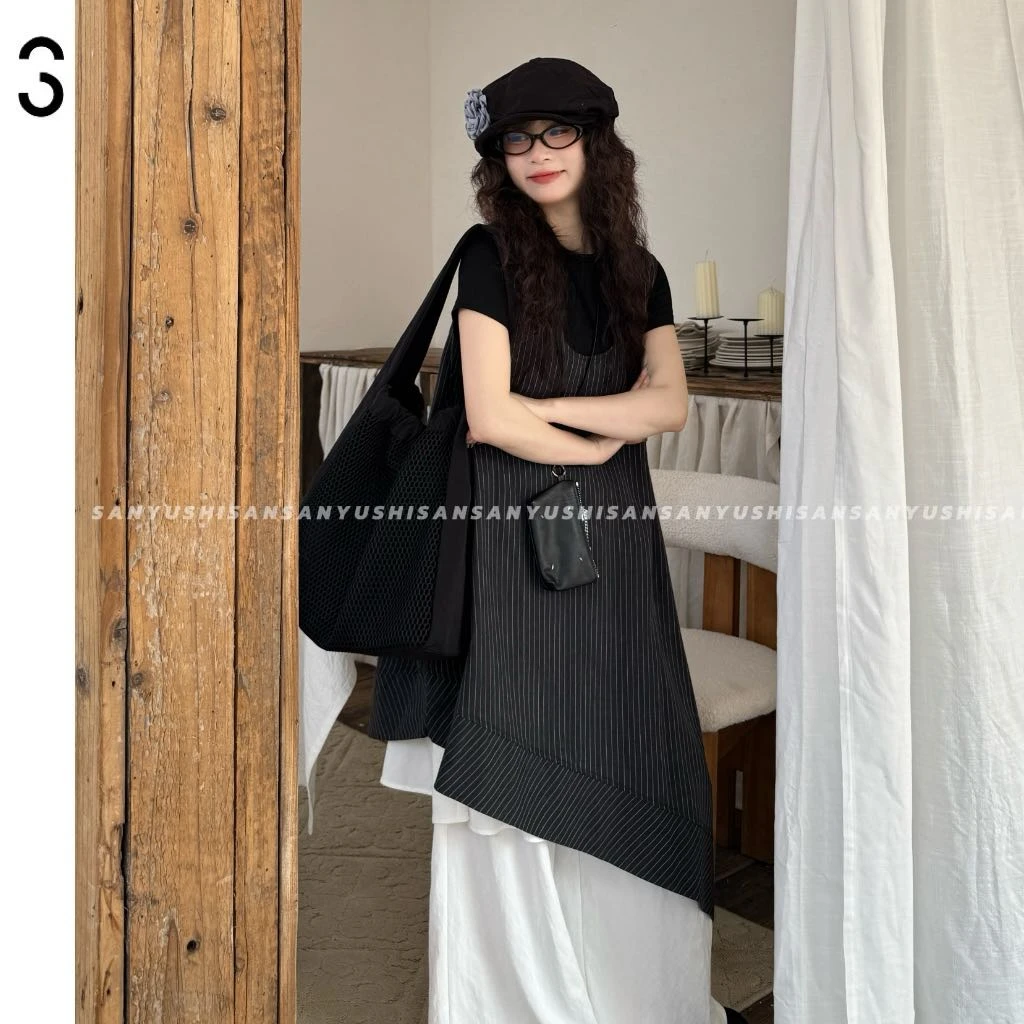 三与十三|冷黑雨季|春季时尚无袖V领宽松廓形设计感休闲背心裙