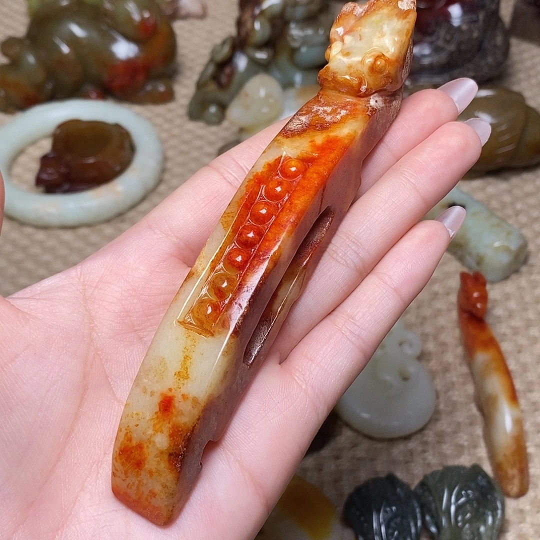 文***韬未镶嵌蛇纹石玉颈饰