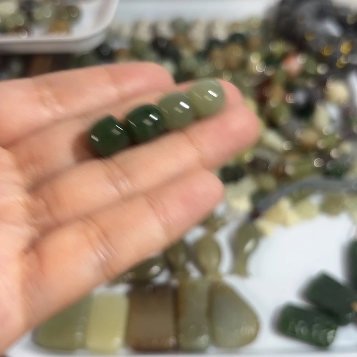 飞****和田玉未镶嵌手链