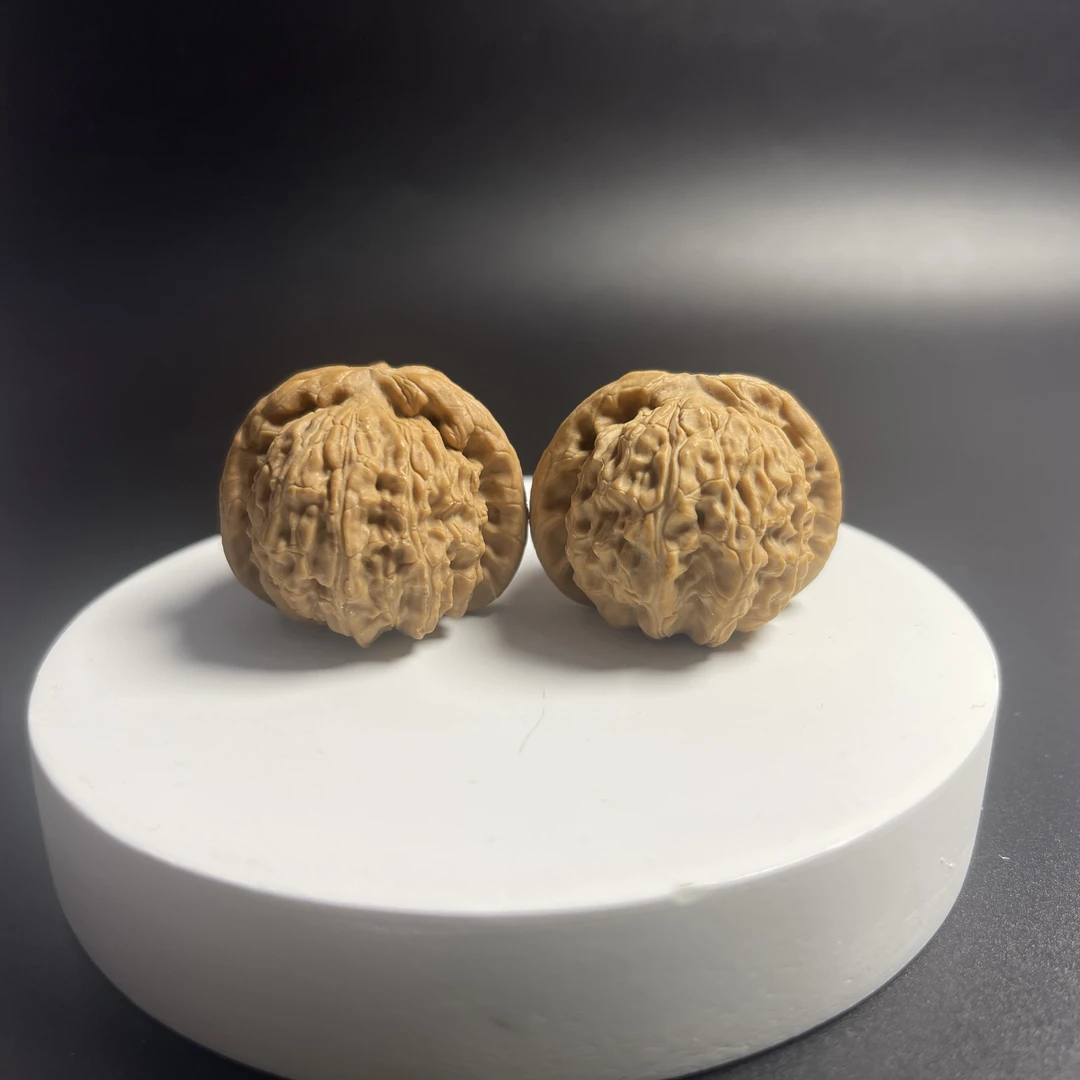 YC921-20【山地白狮子】文玩 核桃手把件