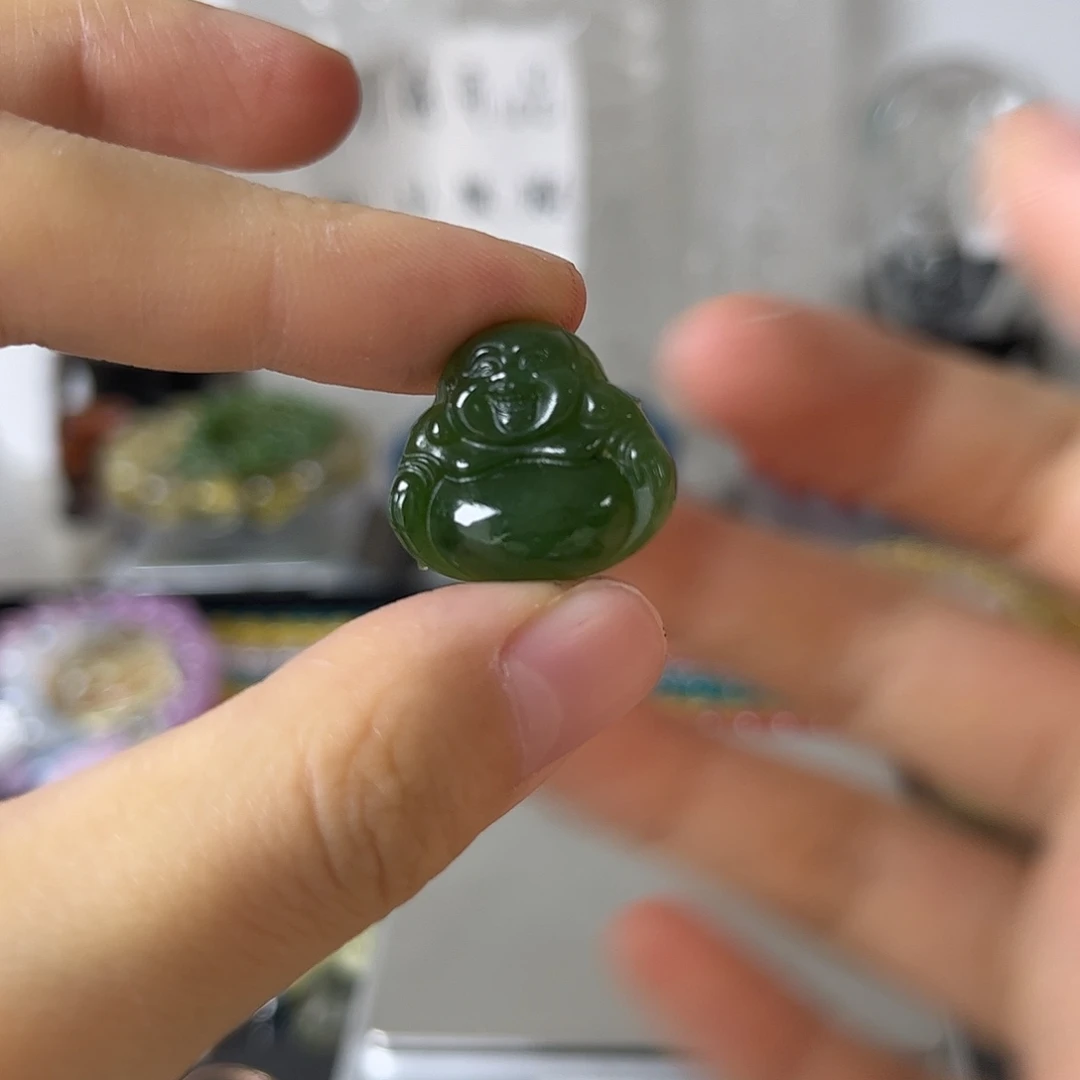 和田玉未镶嵌颈饰矿坑