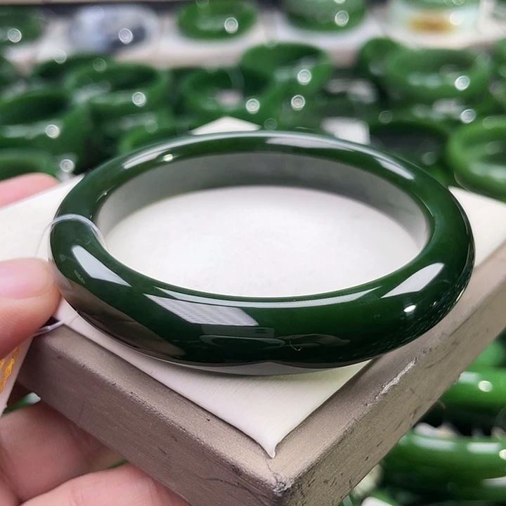 未镶嵌手镯和田玉（碧玉）