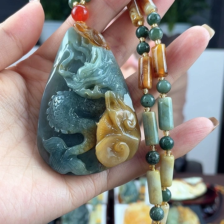 蛇纹石玉颈饰未镶嵌