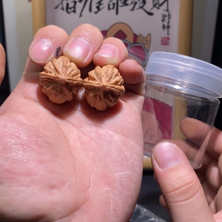 文玩核桃把件12.88带罐子发货