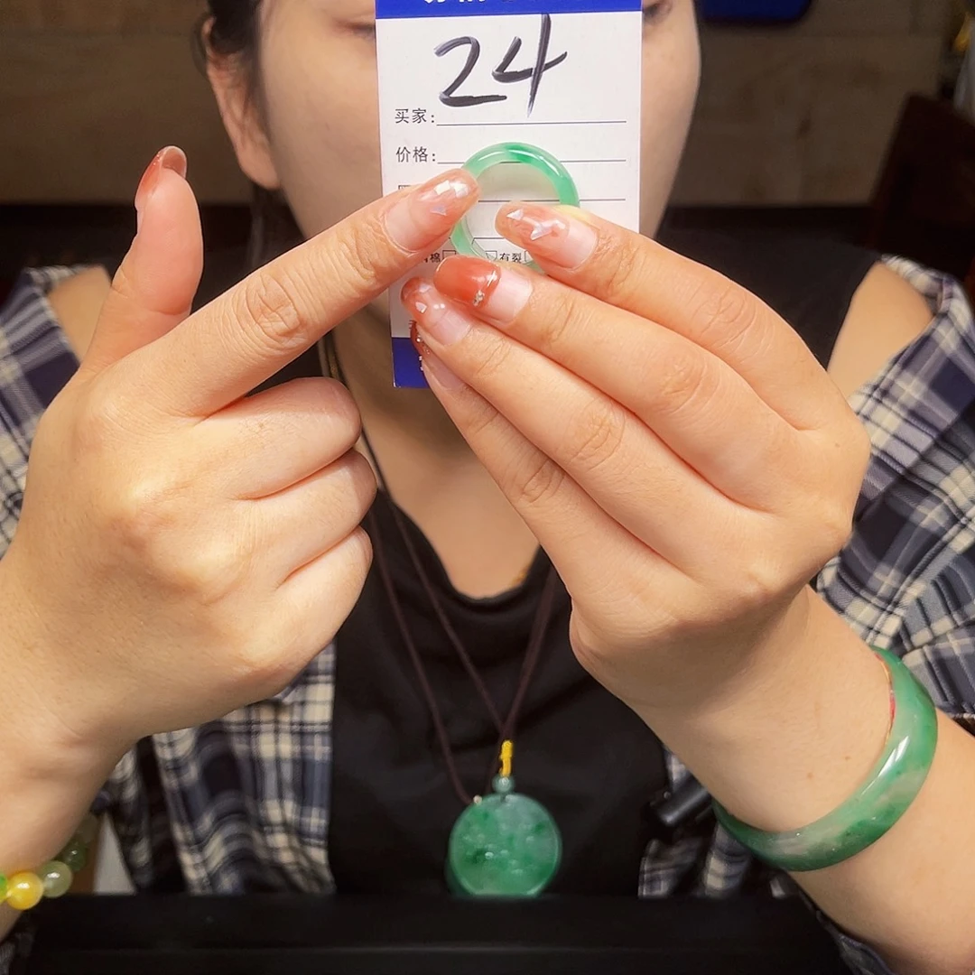 石英质玉（非洲翠）未镶嵌戒指