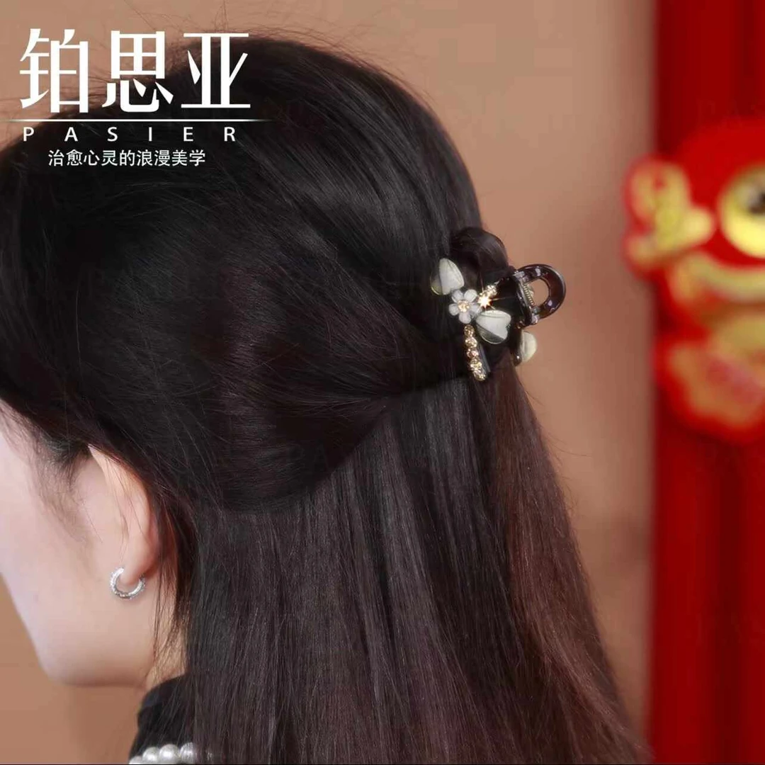铂思亚小雏菊爱心花朵春季限定设计师款精美气质4公分亚克力抓夹