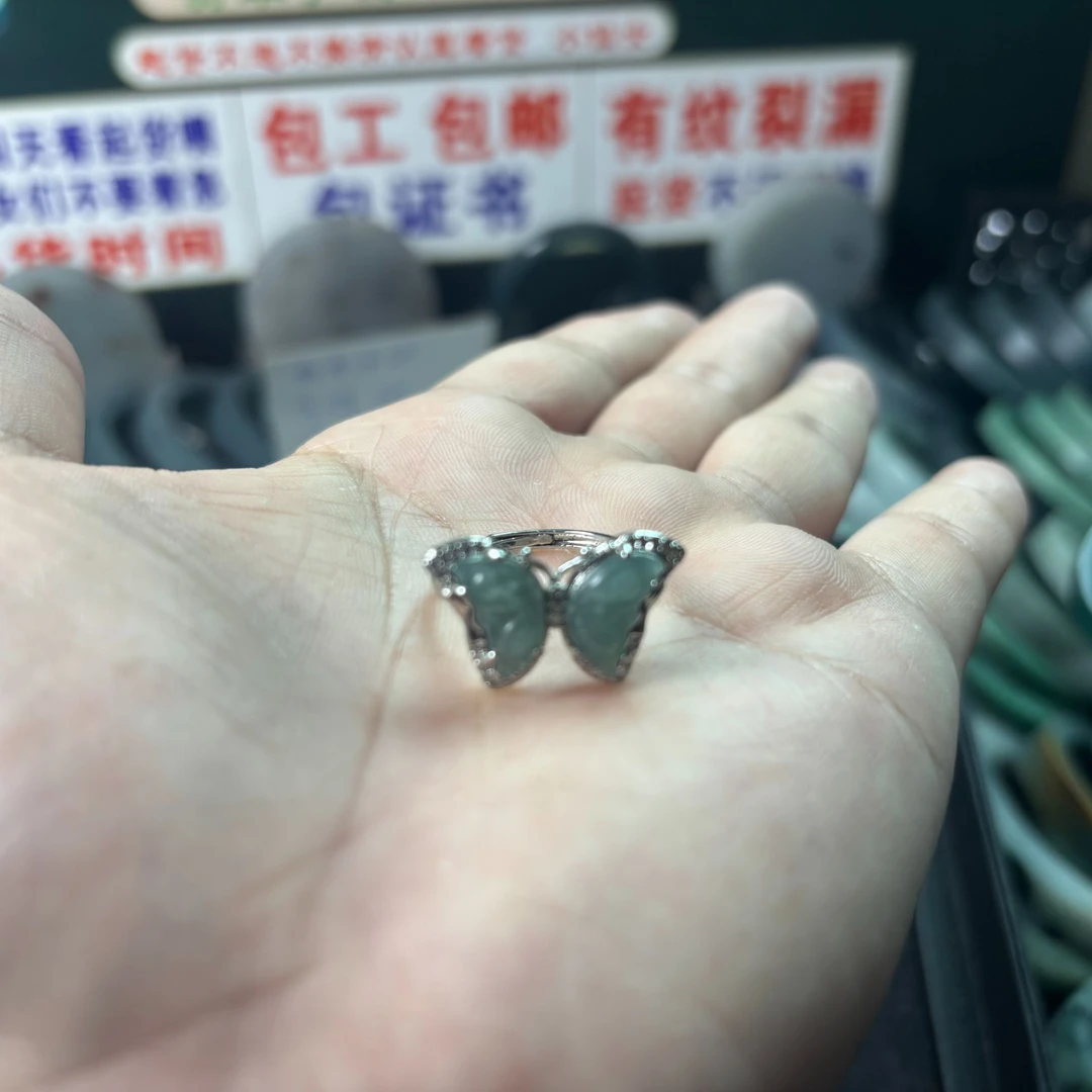 天然翡翠戒指（多样性发货）一个！