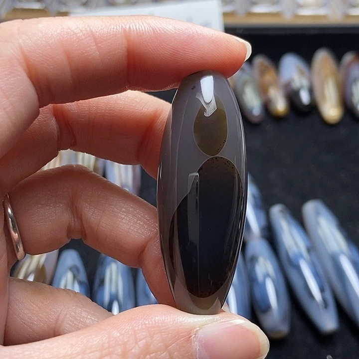 雪***鹤玛瑙/玉髓未镶嵌颈饰