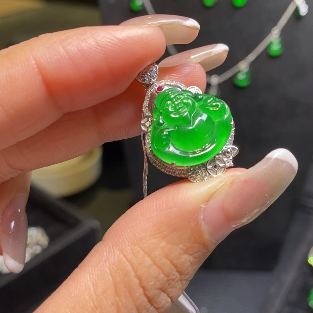 翡翠颈饰18K金镶嵌财神吊坠