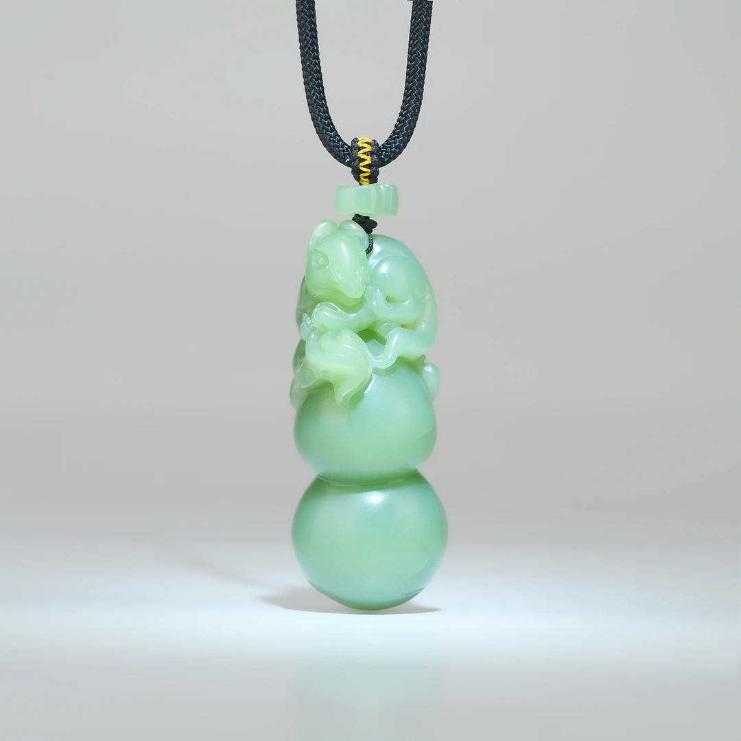 典藏级 和田玉粉青宝葫芦“鼠钱“吊坠 50*18*18mm± H91916