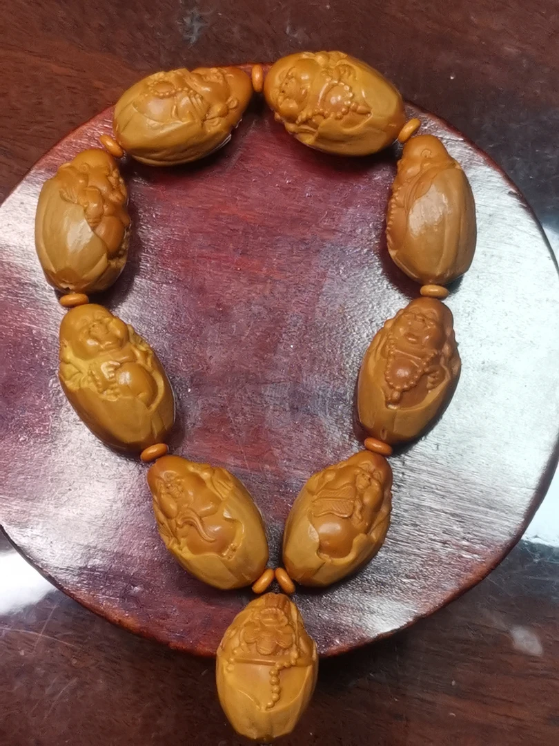 橄榄核雕刻包衣弥勒佛