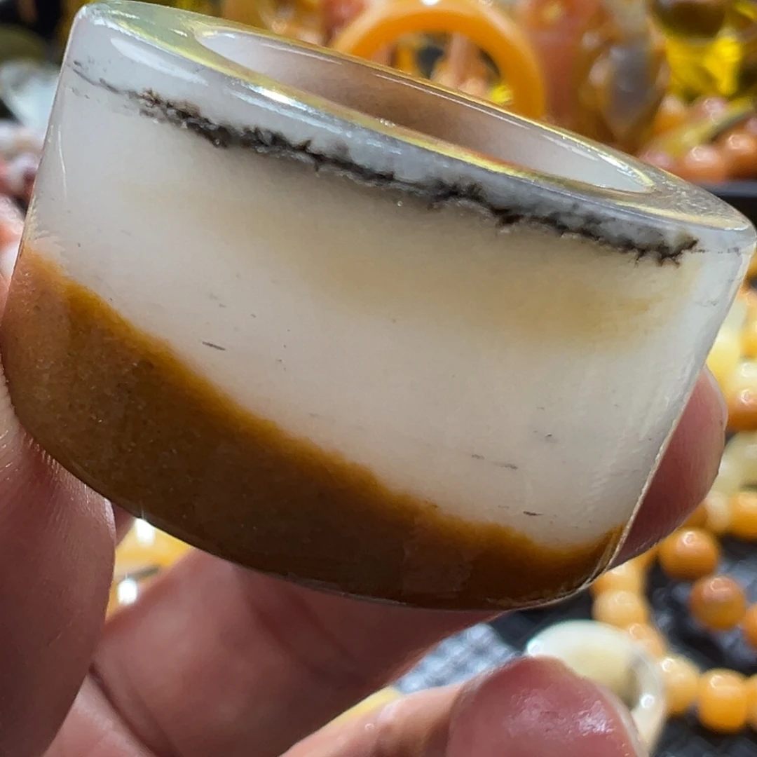 石英质玉未镶嵌颈饰