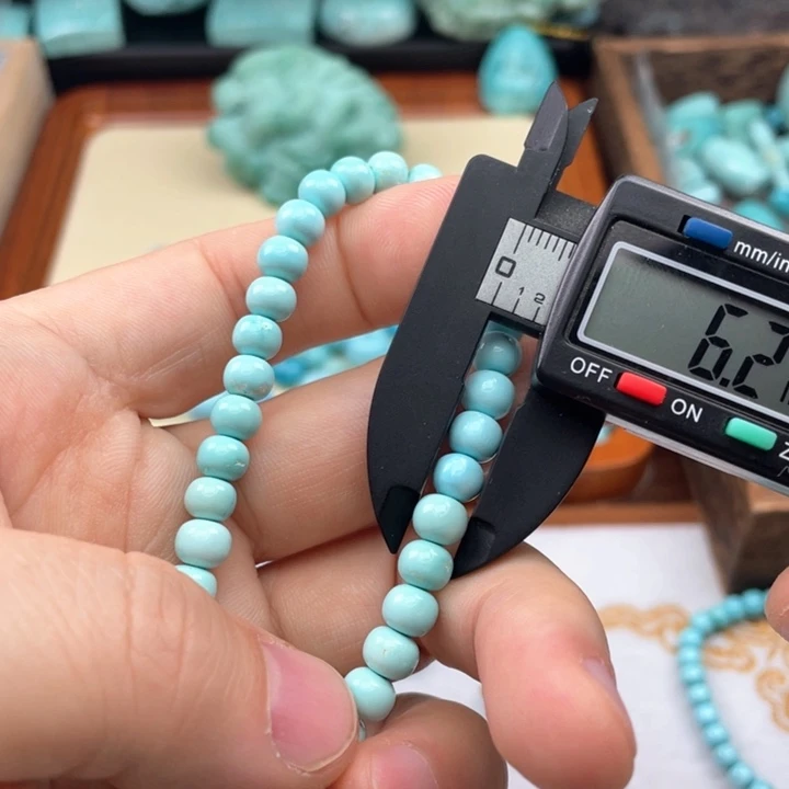 绿松石颈饰未镶嵌