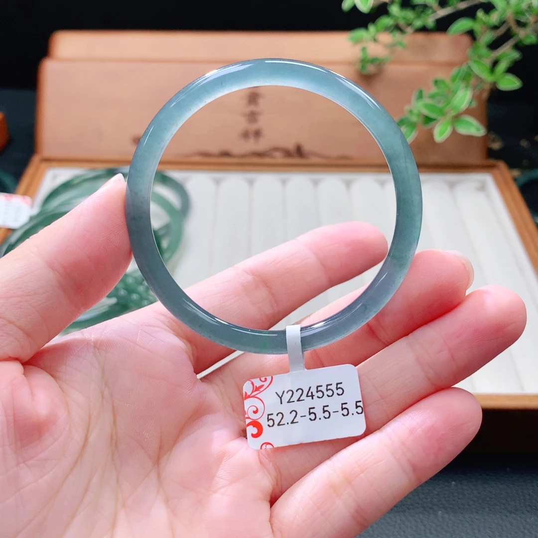 翡翠未镶嵌手镯（圆镯）