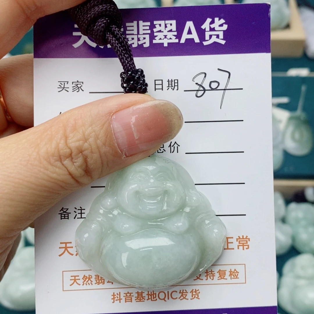 翡翠未镶嵌颈饰佛公