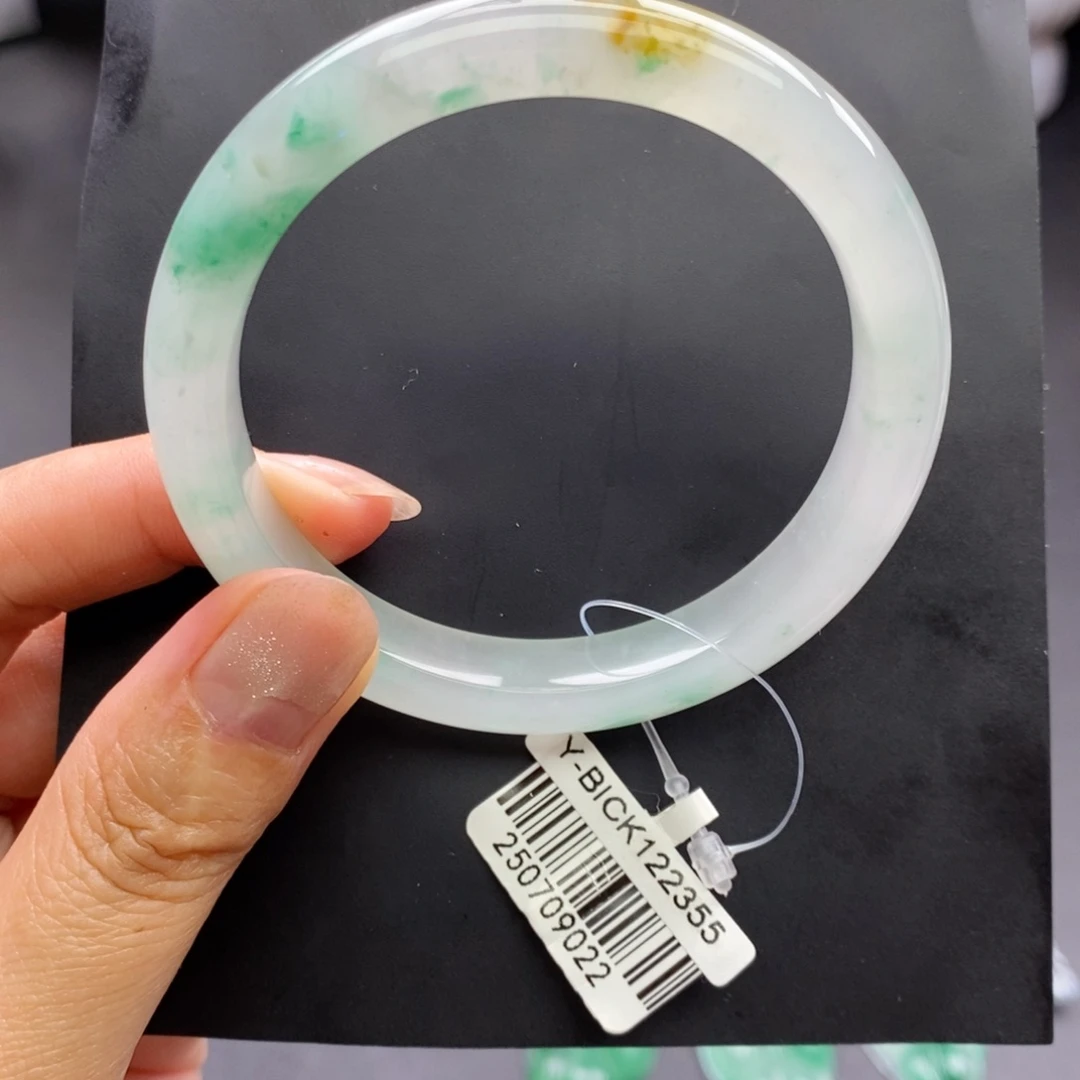 C***未镶嵌手镯石英质玉