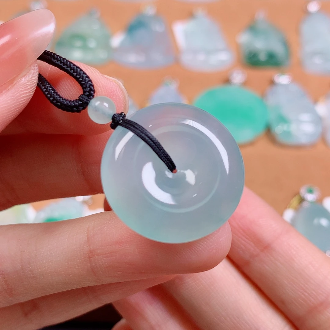 翡翠未镶嵌颈饰扣