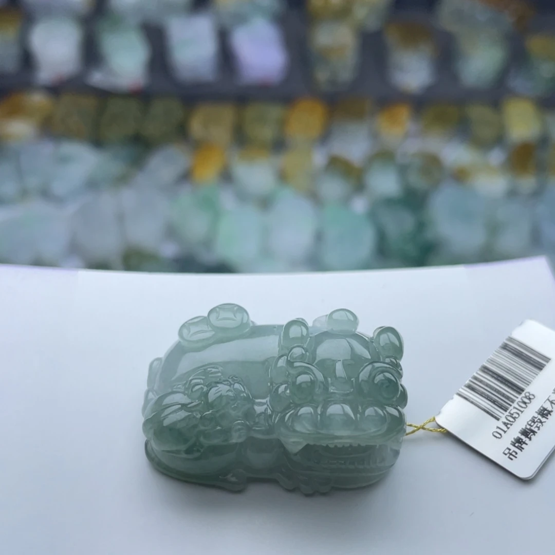 翡翠未镶嵌颈饰貔貅