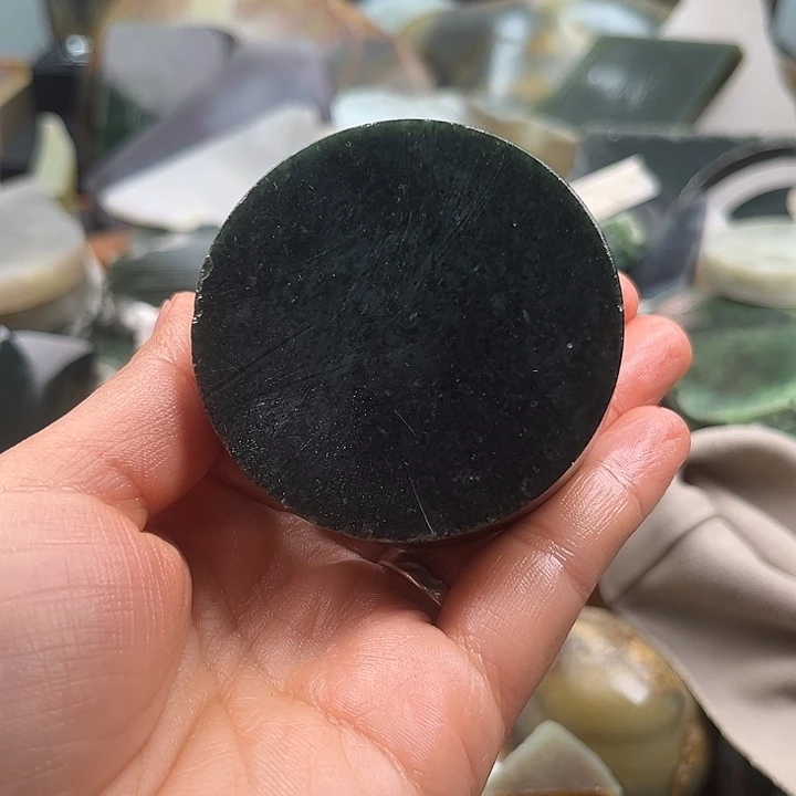 和田玉未镶嵌把件