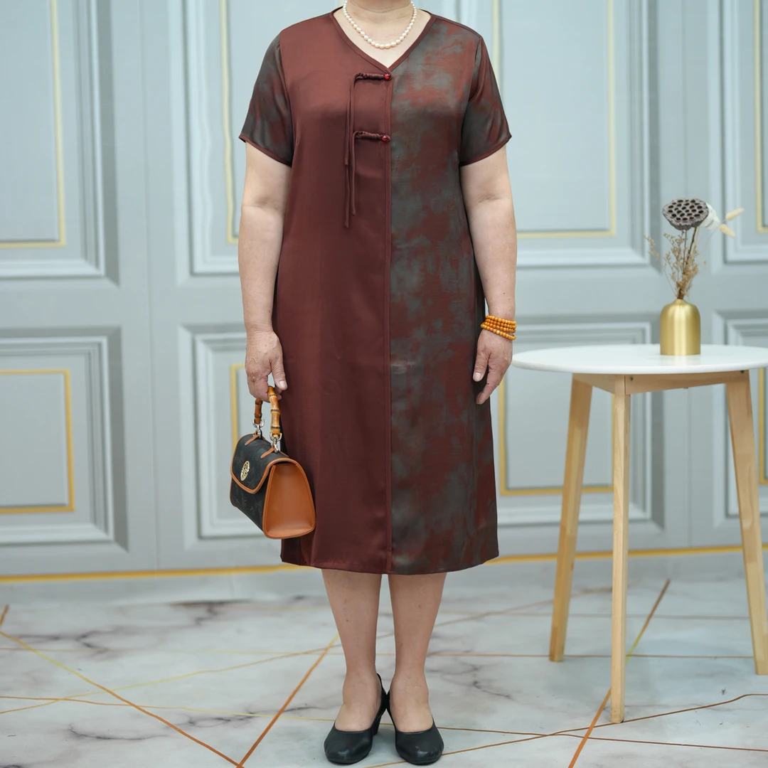 大码妈妈装国风盘扣V领裙子女2025夏款中老年洋气丝滑连衣裙宽松