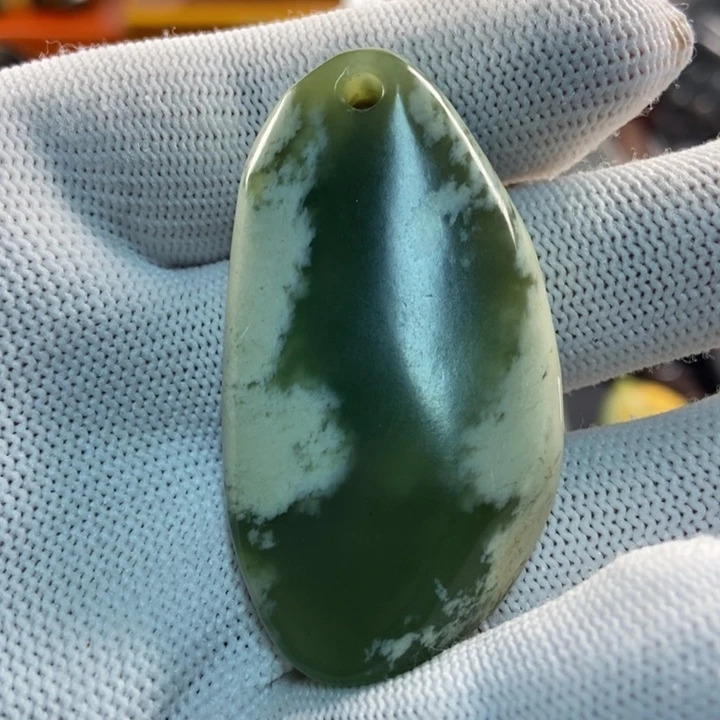 透闪石质玉未镶嵌吊坠(不含链)