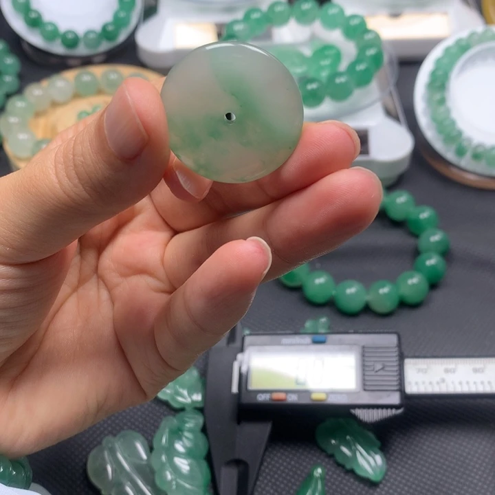 石英质玉颈饰未镶嵌