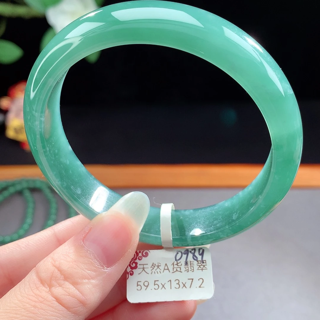 未镶嵌手镯（圆镯）翡翠