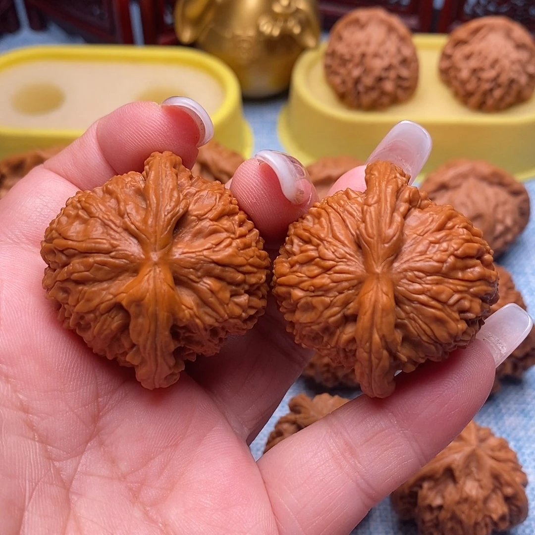 把件文玩核桃精品红皮白狮子41尺