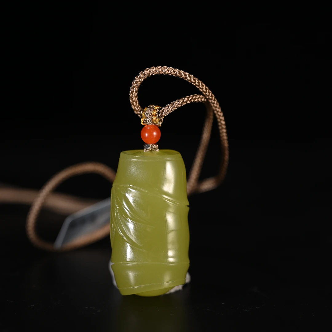 LOT8803 2510290053和田玉黄玉竹节挂件/保利