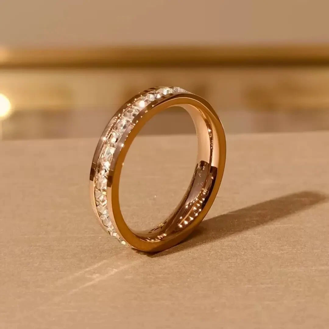 钛钢合成锆石戒指 钛钢合成锆石戒指 钛钢合成锆石戒指 戒指简约