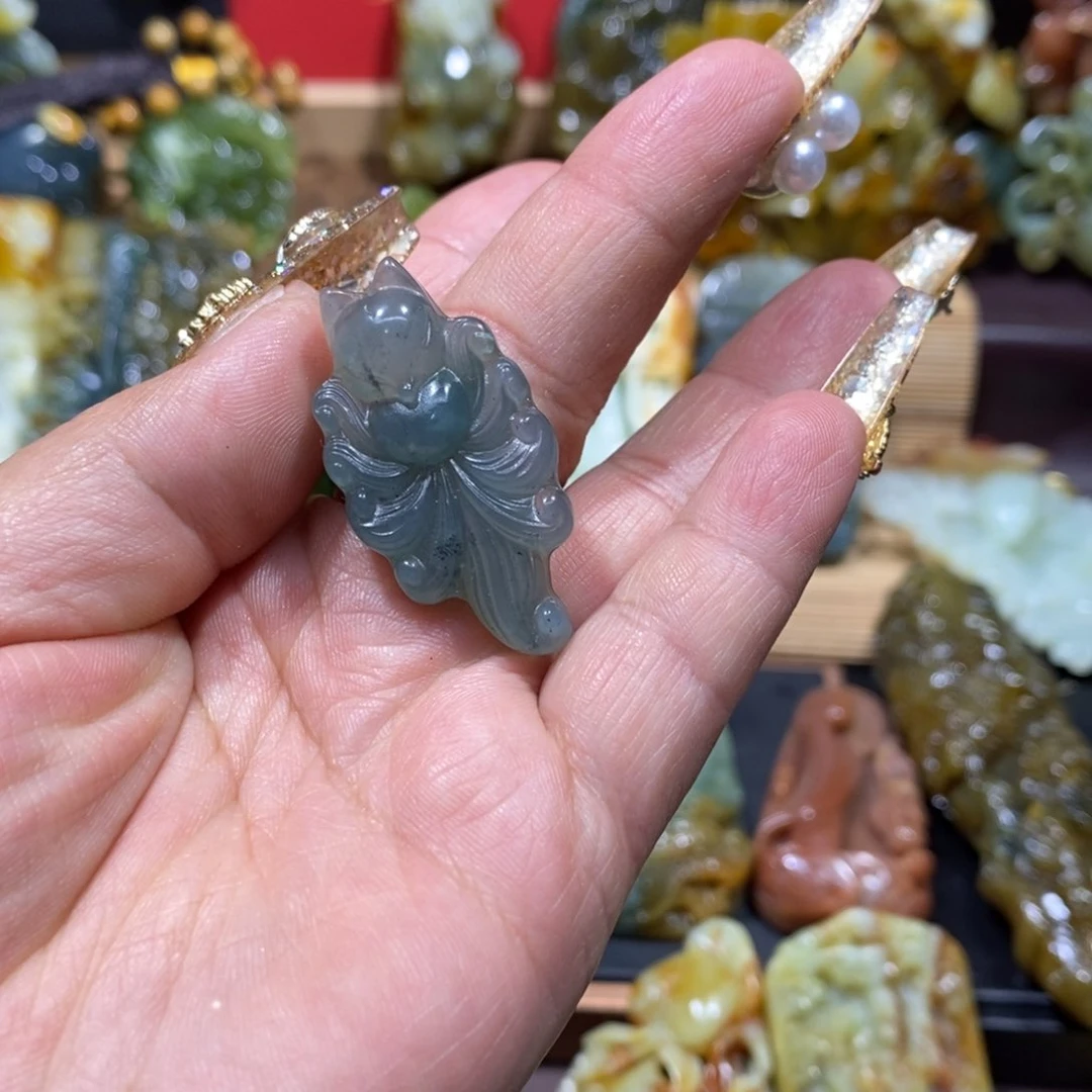 蛇纹石玉颈饰未镶嵌