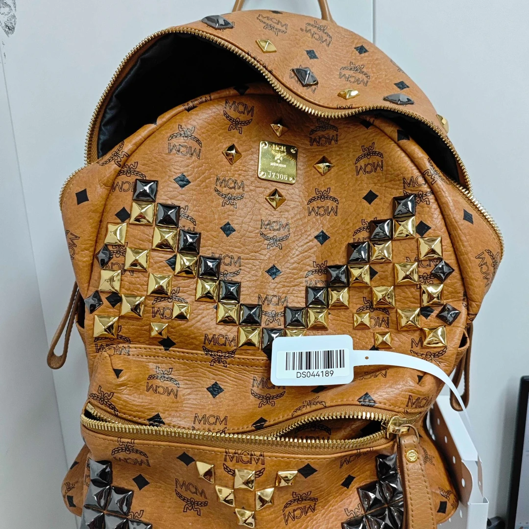 95新 MCM MCM干邑色铆钉双肩包/DS044189