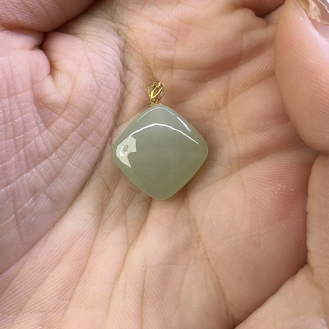 颈饰18K金镶嵌和田玉