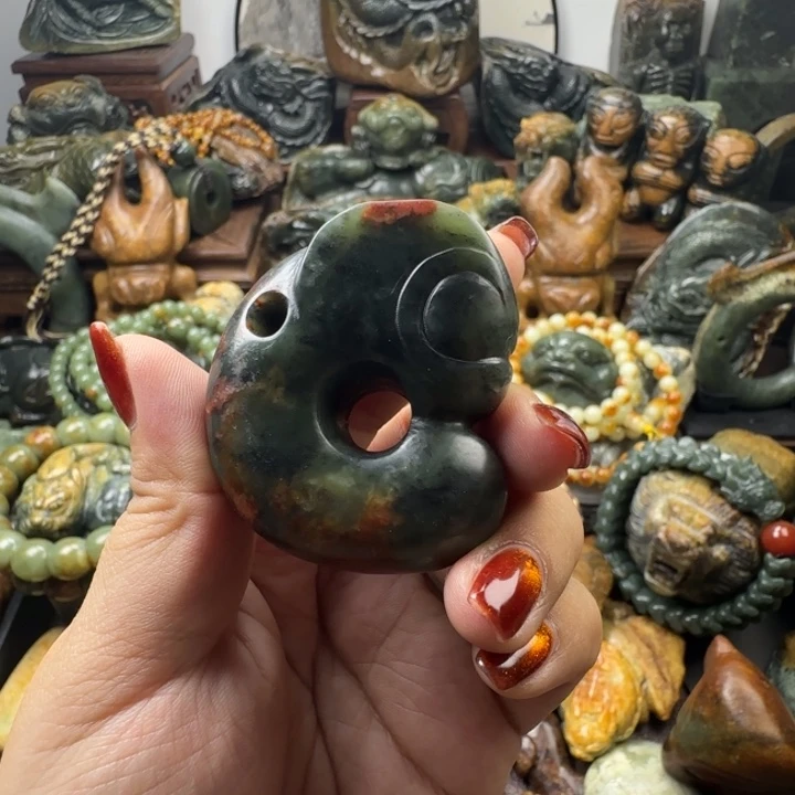 透闪石质玉未镶嵌珠宝奇石