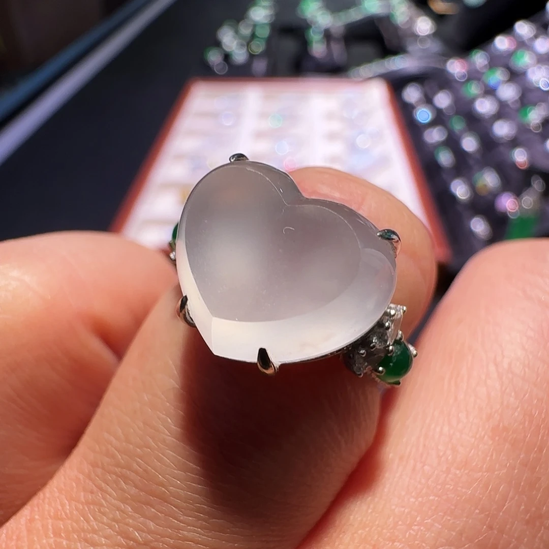 翡翠18K金镶嵌戒指