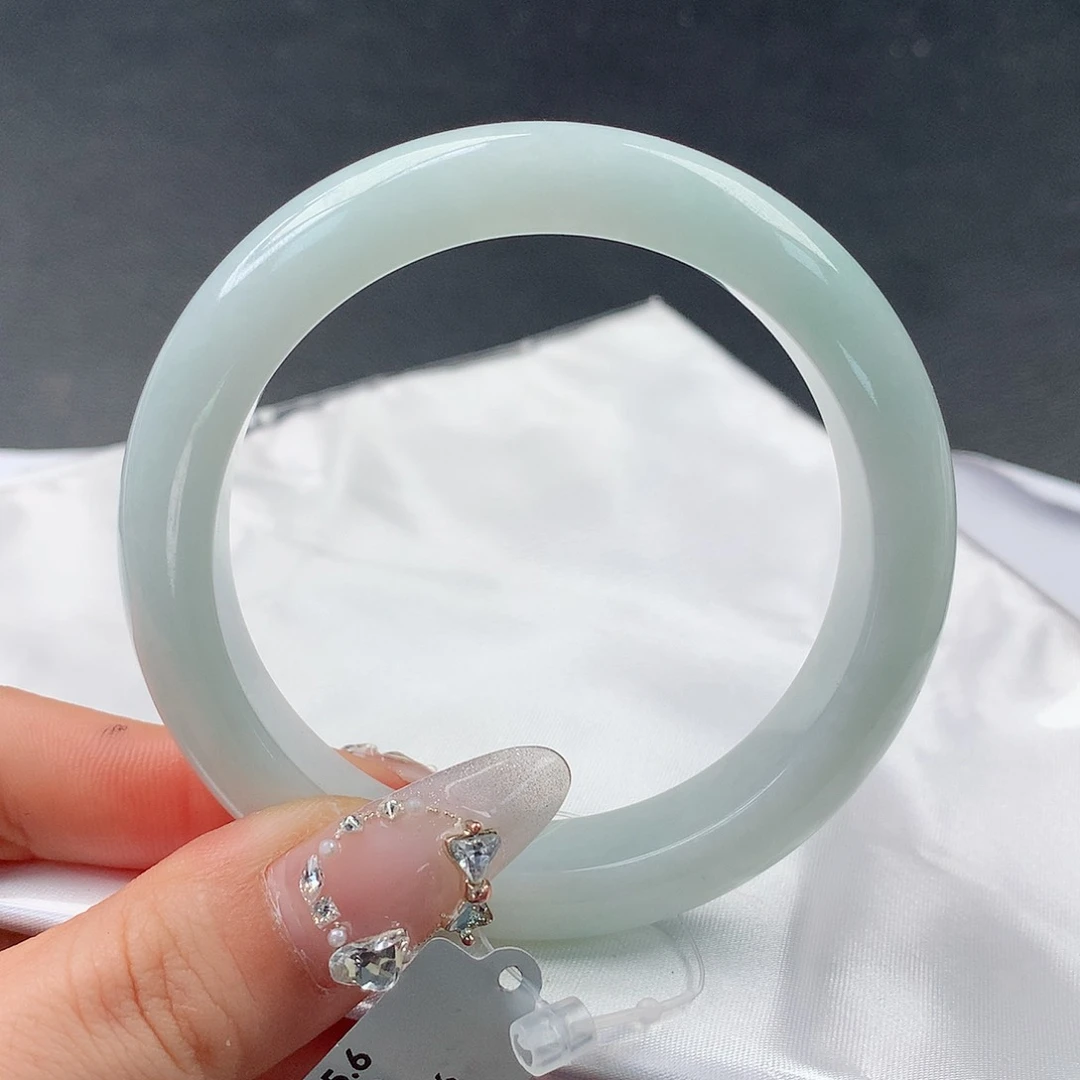 翡翠手镯未镶嵌0085正55.8