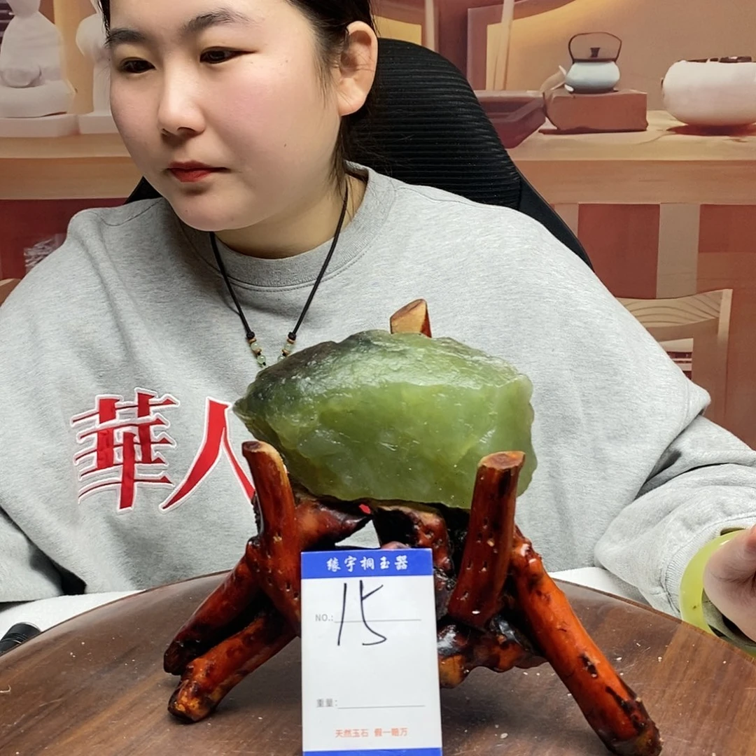 蛇纹石玉原石未镶嵌