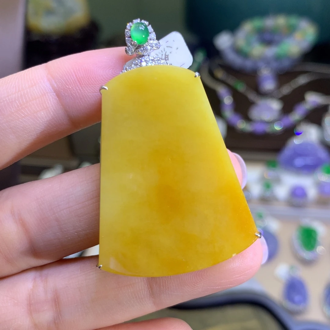 翡翠挂件18K金镶嵌翡翠